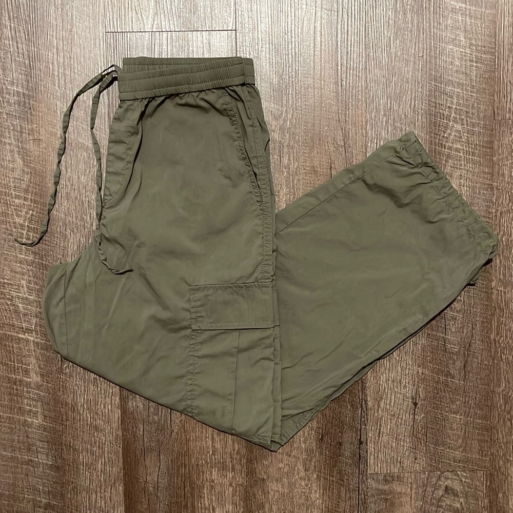 UNIQLO LIGHTWEIGHT WOMEN’S CARGO PANTS. Size M